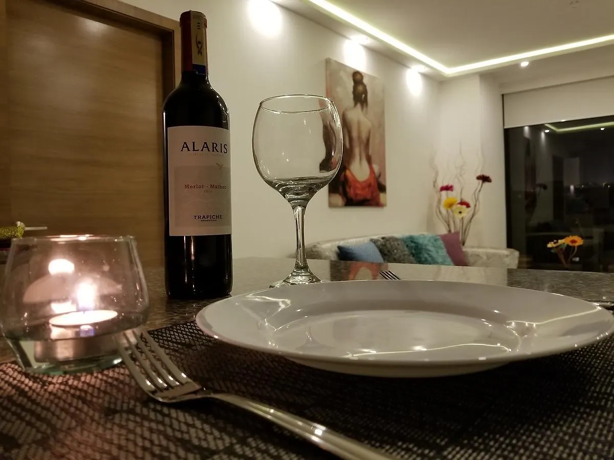 Luxury Residence Suites كويتو شقة